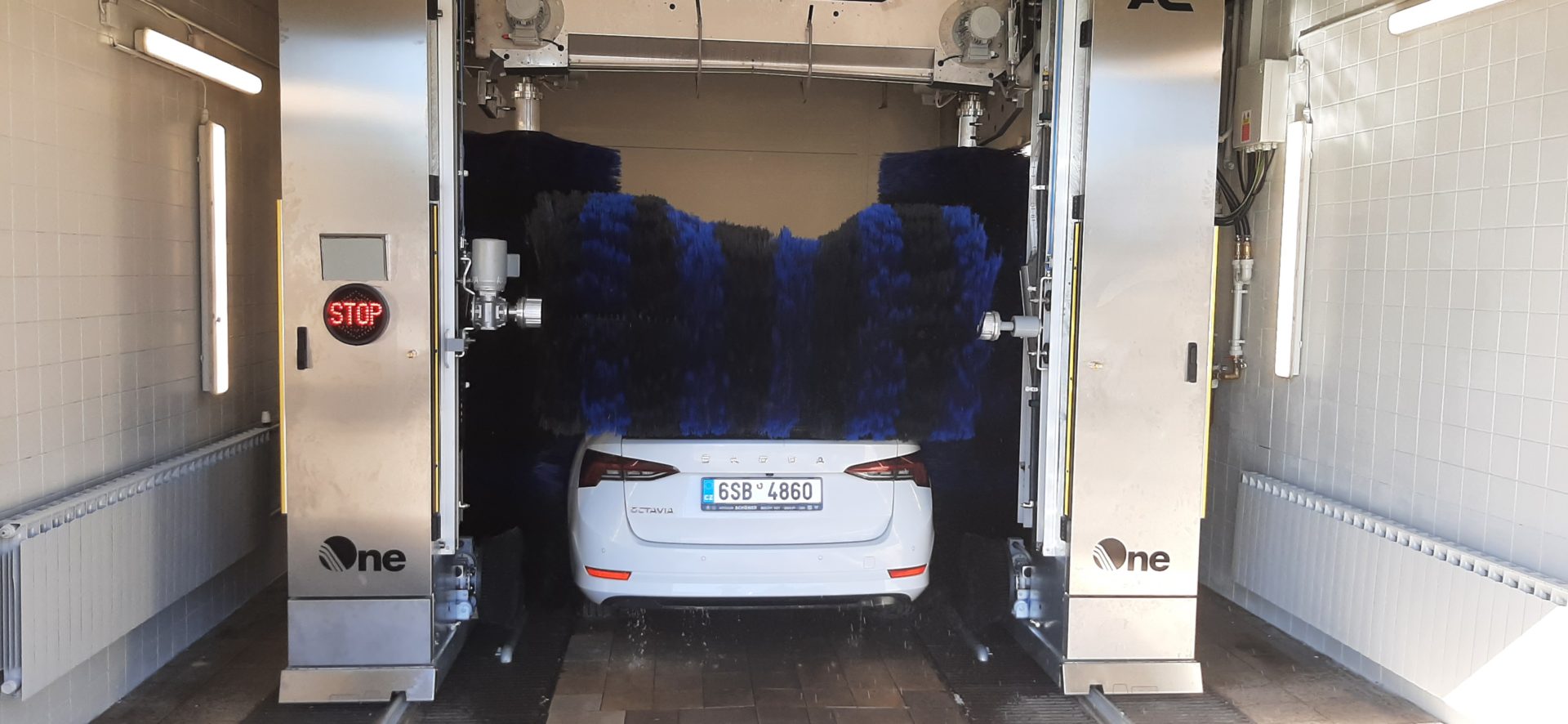 Portálová mycí linka ONE.25 pro autocentrum BRNOCAR