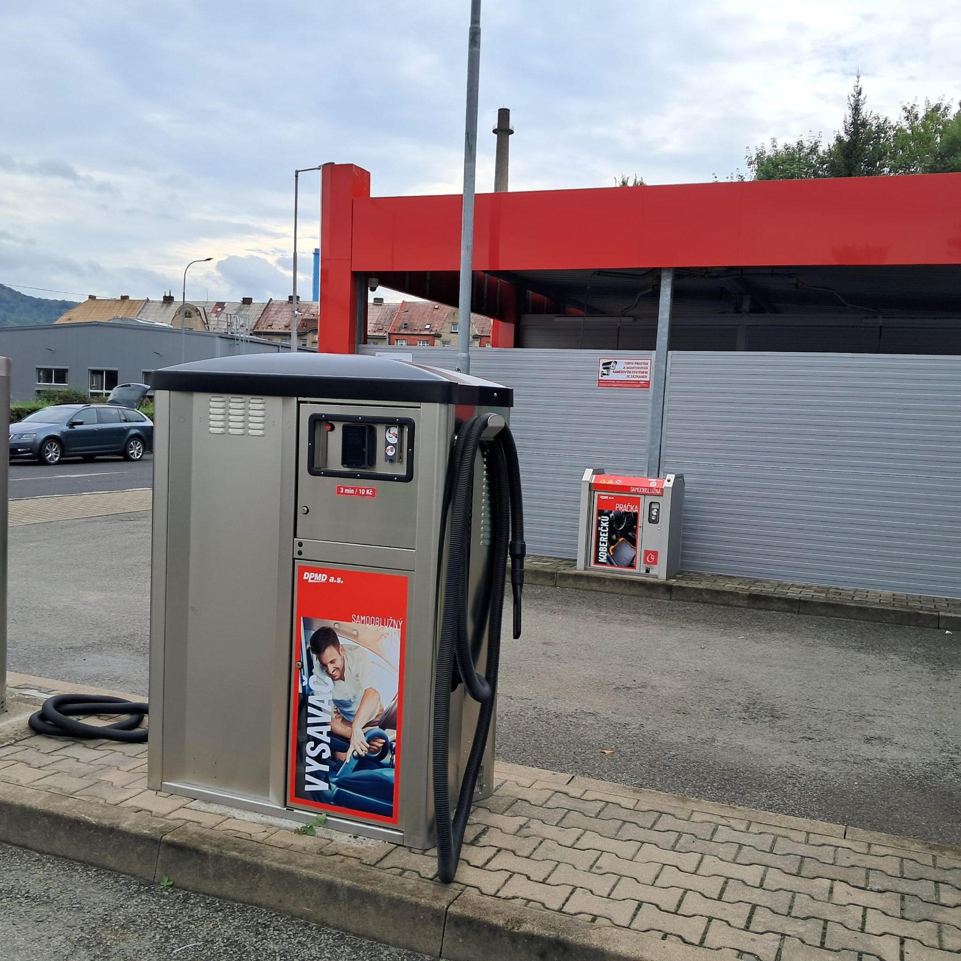 Platební automat W400 u mycích boxů